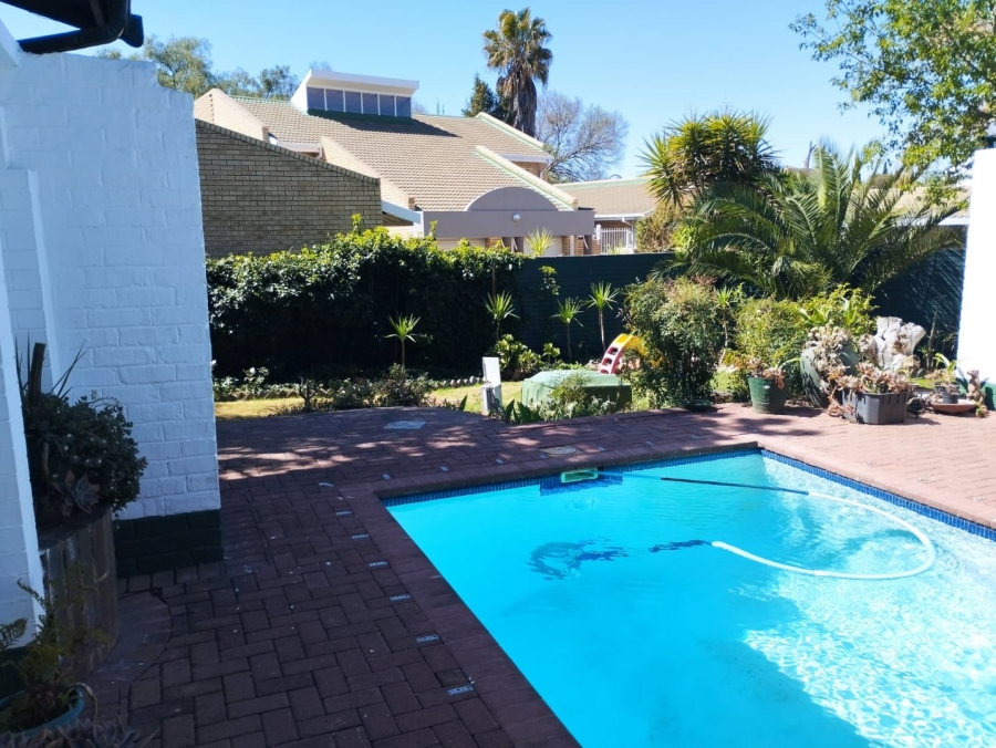 To Let 5 Bedroom Property for Rent in Waverley Free State